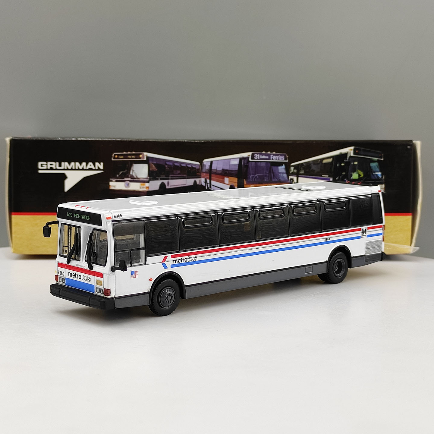 Vintage And Collectible - Diecast IR 1:87 Scale Vintage Bus