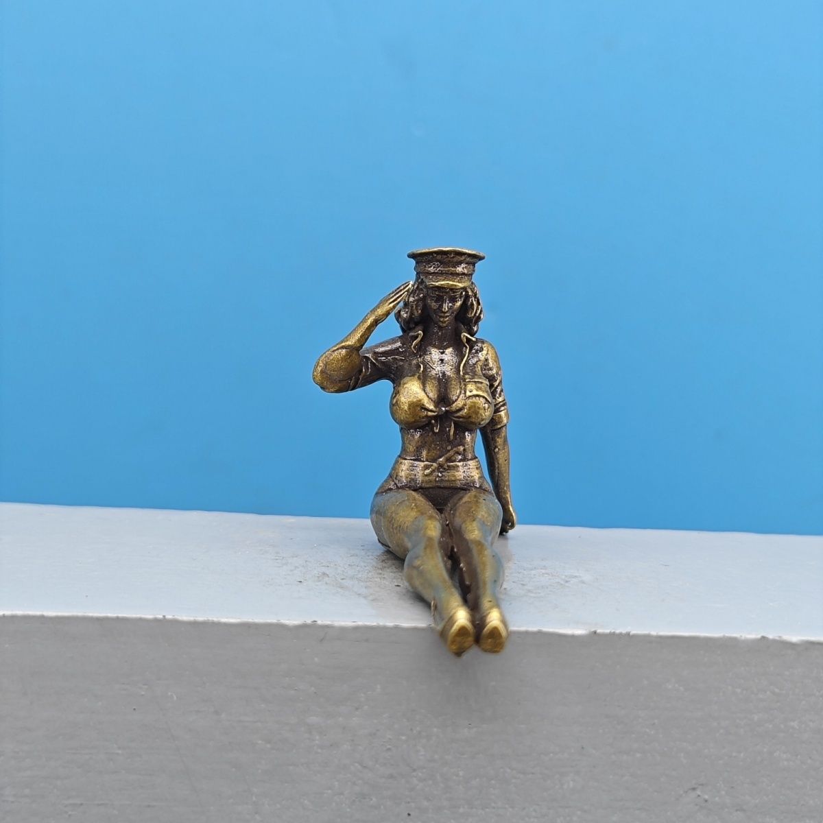 Solid Brass Miniature Girl Fig - đánh giá và giá Vintage Collectible Cars