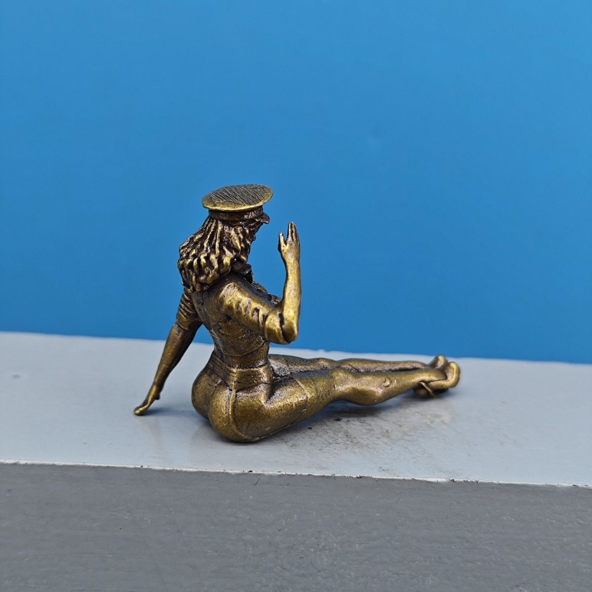 Solid Brass Miniature Girl Fig - đánh giá và giá Vintage Collectible Cars